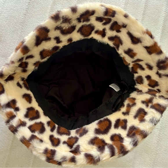 Willow & Ivy Faux Fur Leopard Print Bucket Hat - Cream/Brown, NWT - Picture 2 of 5